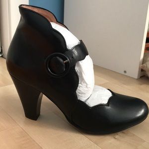 Miz Mooz black old fashion heels with strap